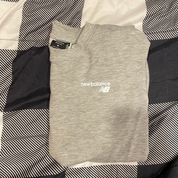 Gray New Balance Sweatshirt - Picture 1 of 3